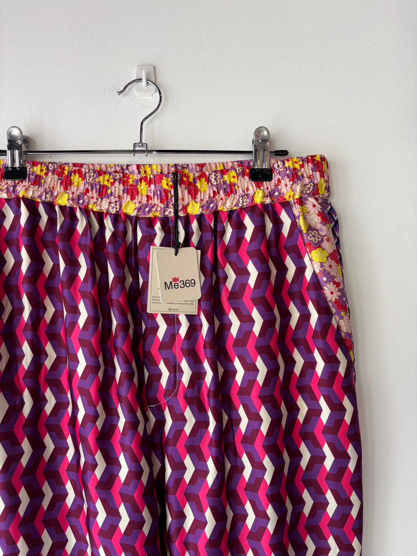 Me369 'Bailey -Twisted Love' pants ~ size Medium