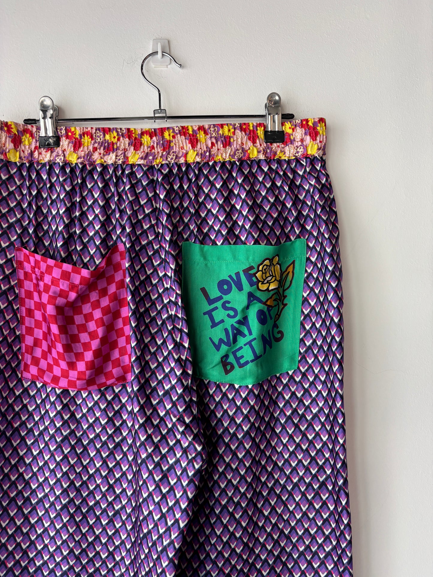 Me369 'Bailey -Twisted Love' pants ~ size Medium