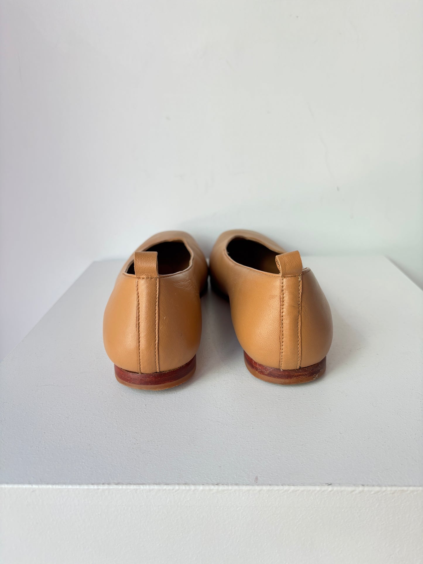 Tan 'Nunu' leather flats ~ size 40