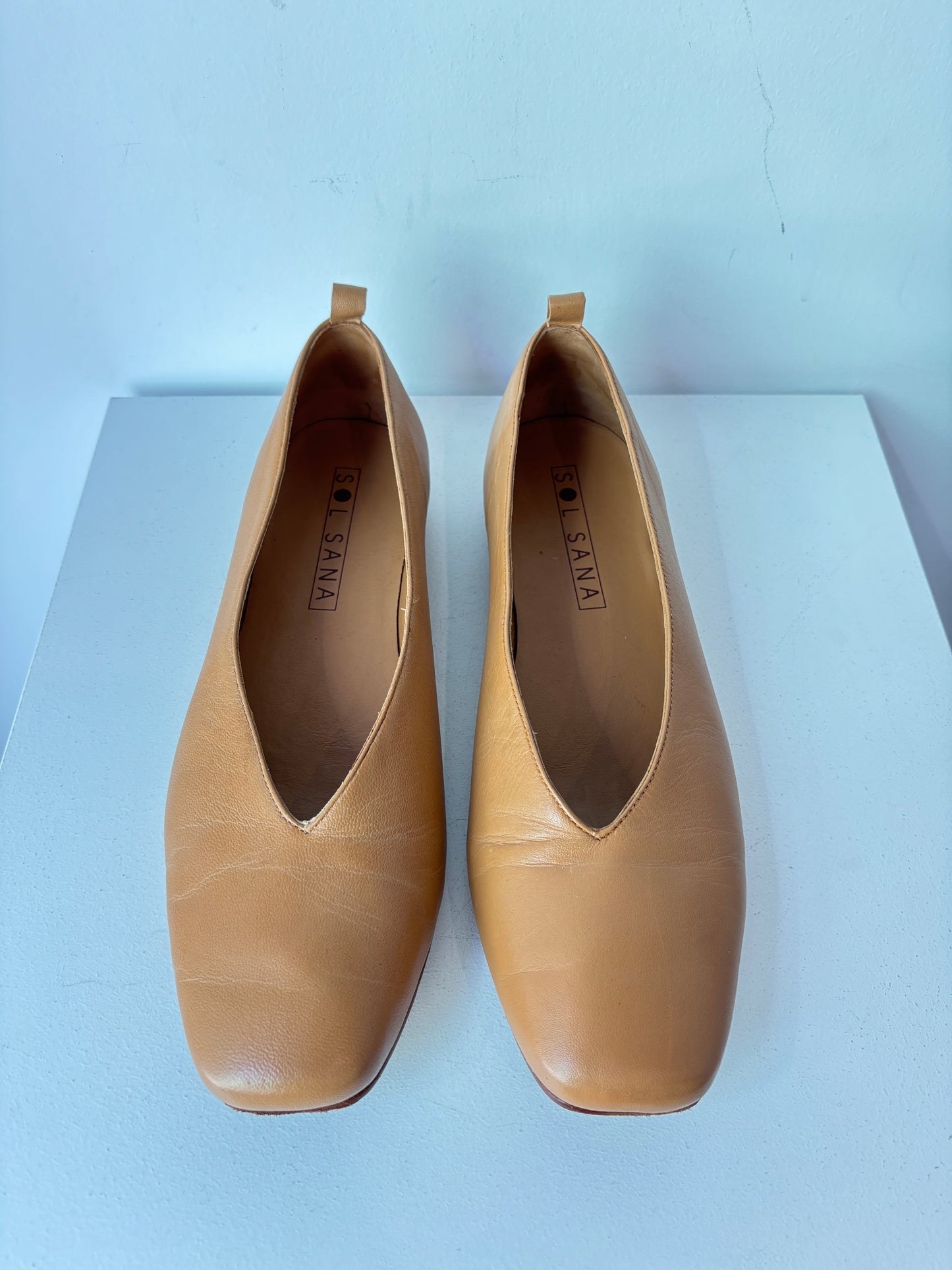 Tan 'Nunu' leather flats ~ size 40