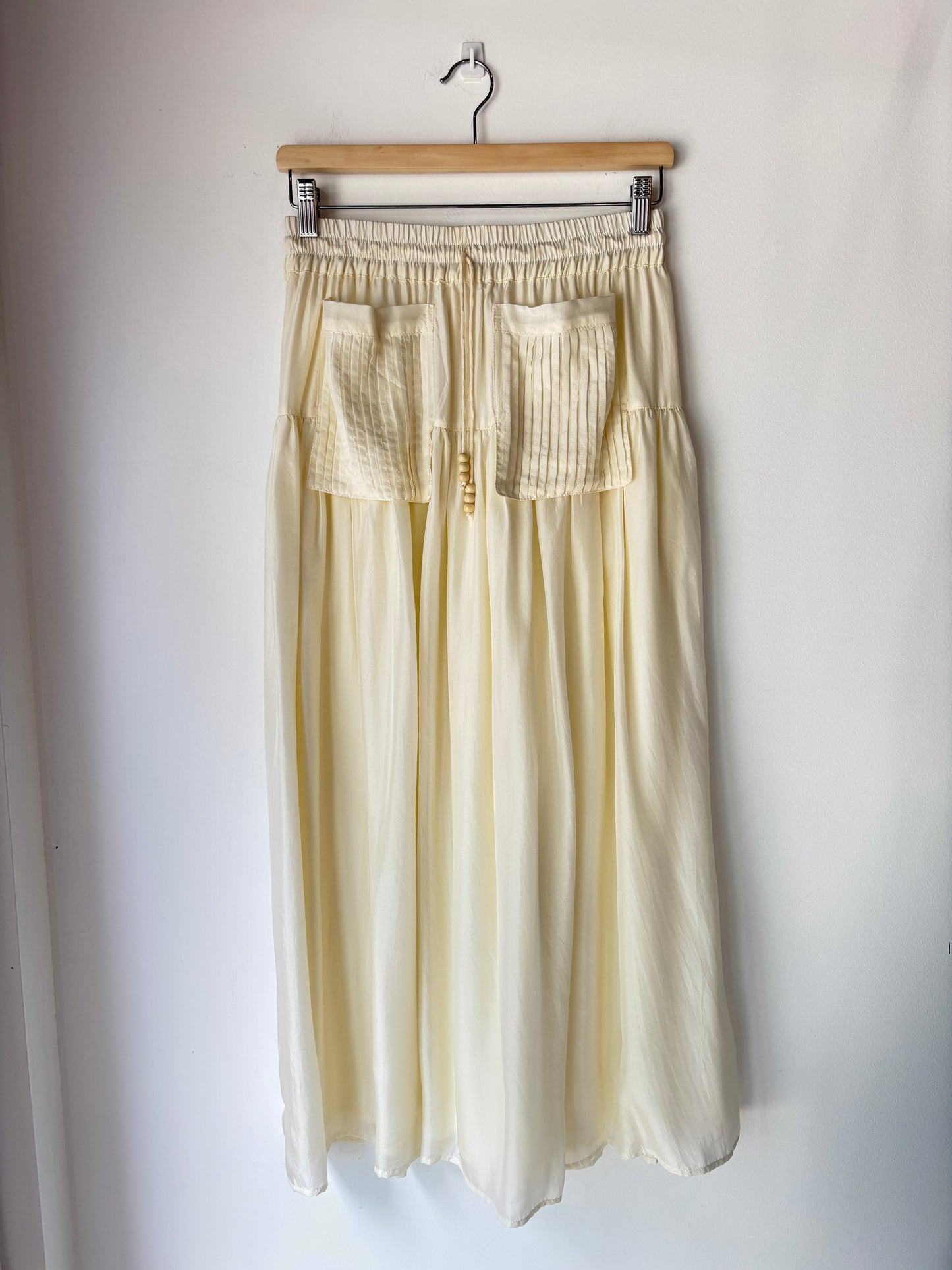 Flannel cream silk skirt ~ size 1 (au 8-10)