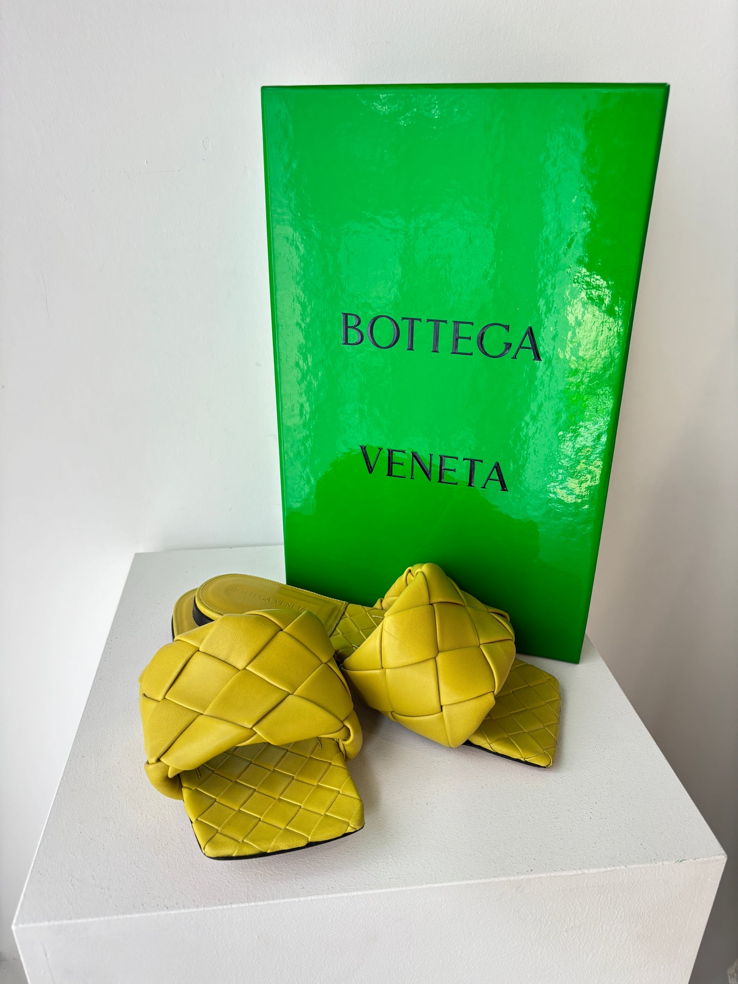Bottega Veneta 'Lido' slide ~ size 38