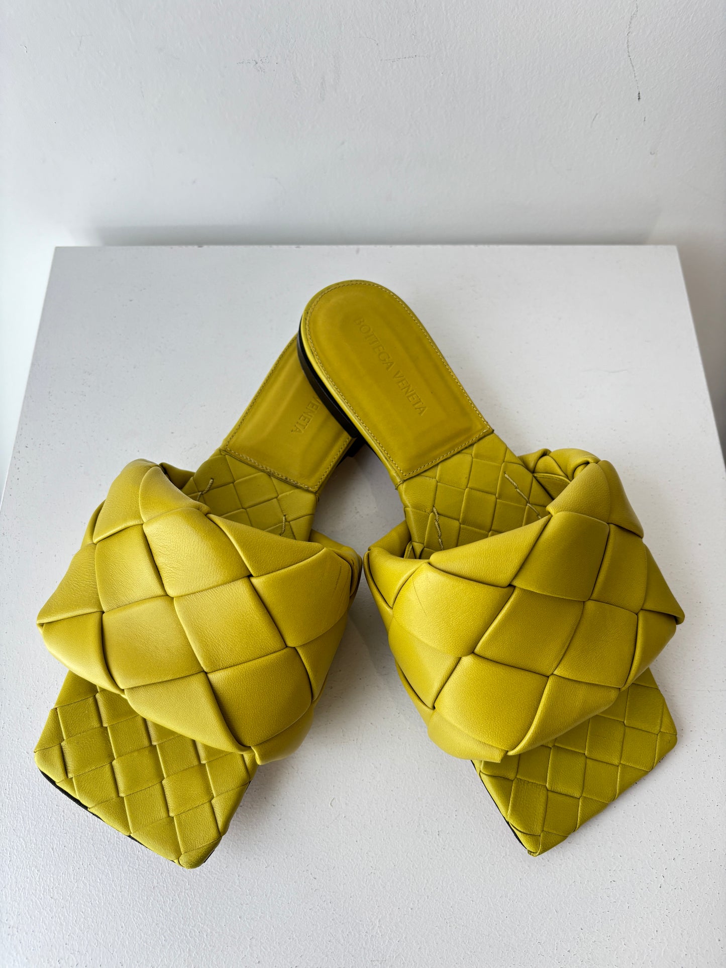 Bottega Veneta 'Lido' slide ~ size 38