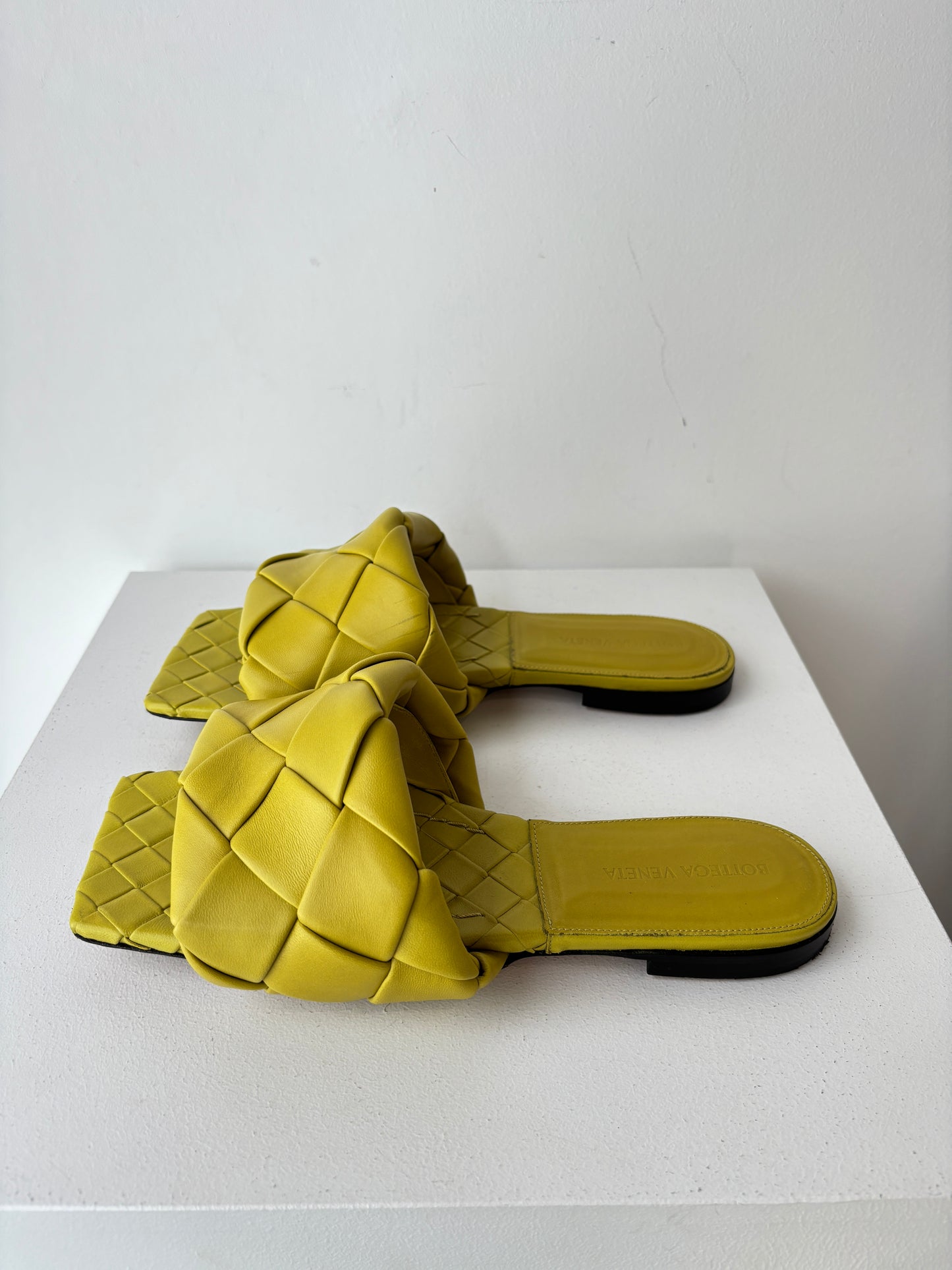 Bottega Veneta 'Lido' slide ~ size 38