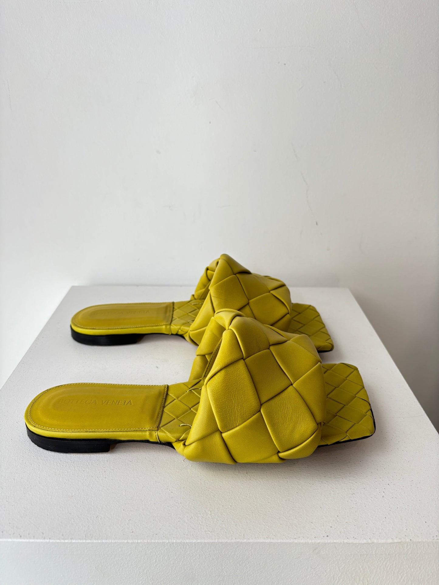 Bottega Veneta 'Lido' slide ~ size 38