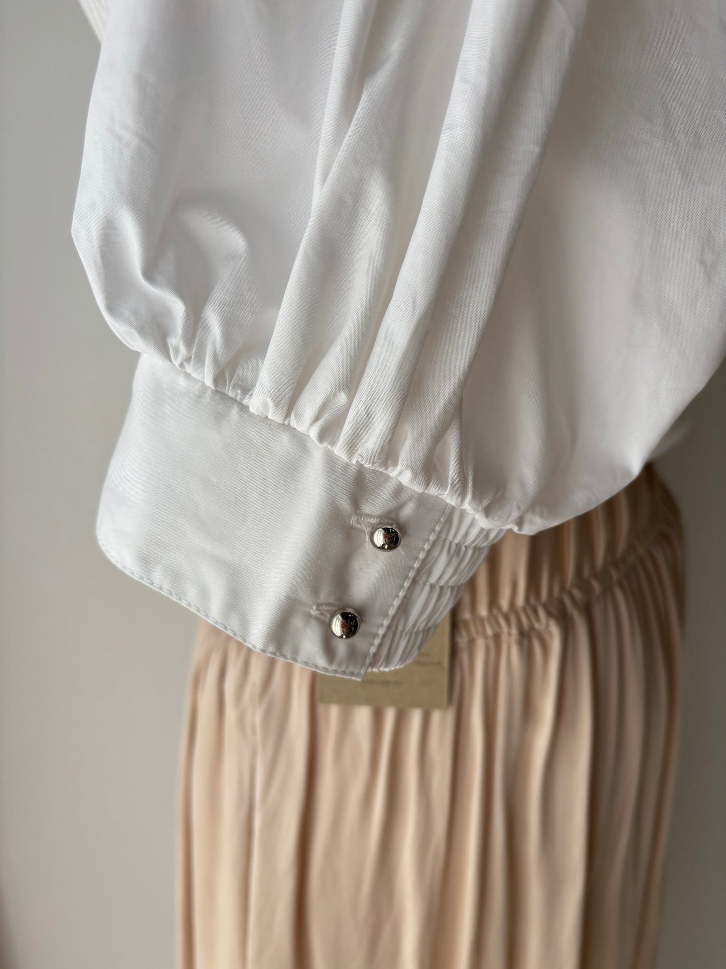 Husk puff sleeve top - size Medium