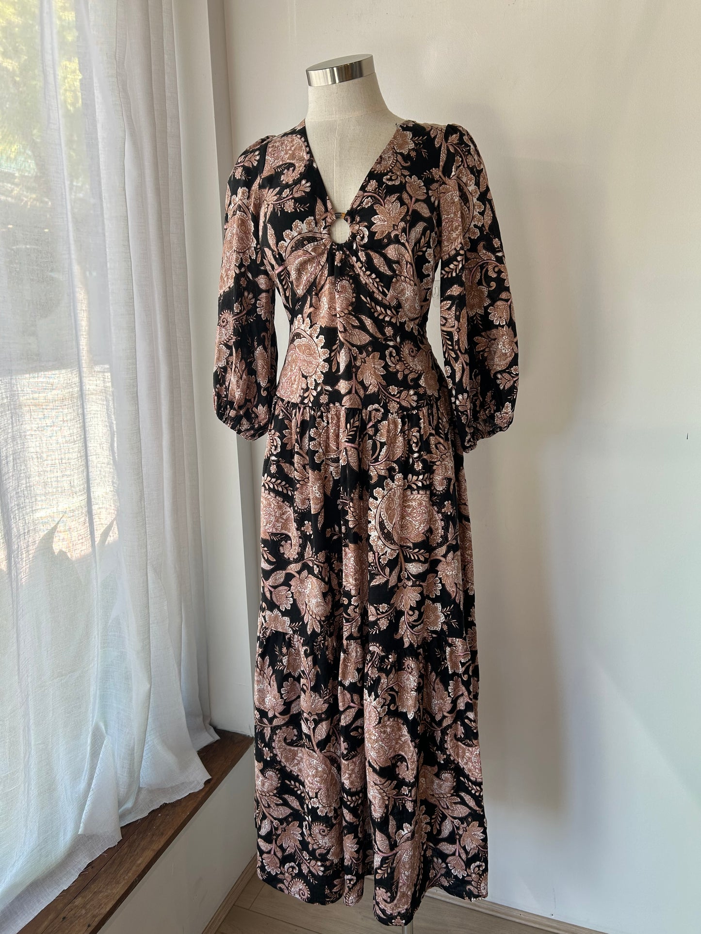 Kivari Maxi Dress ~ size 8