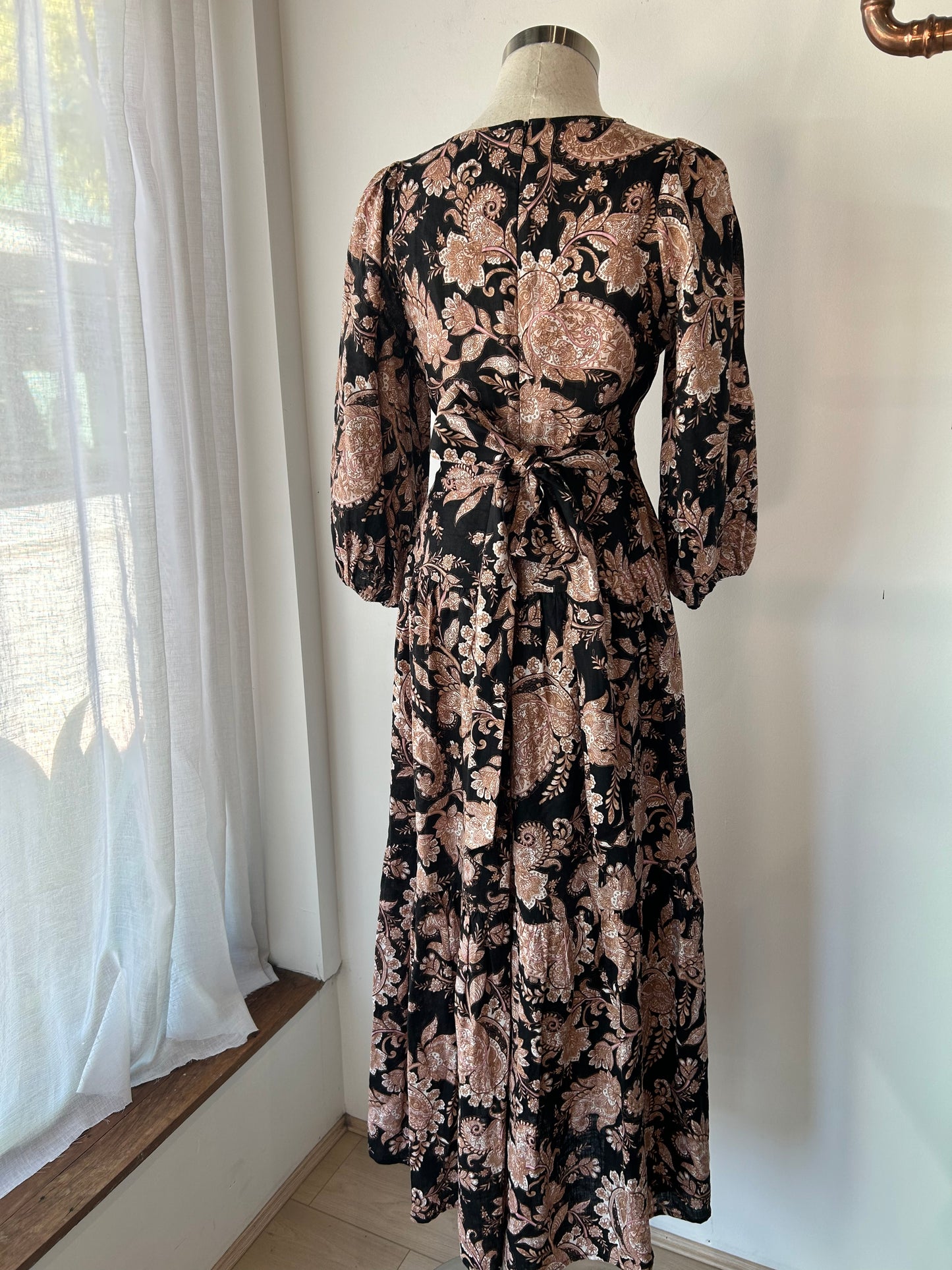 Kivari Maxi Dress ~ size 8