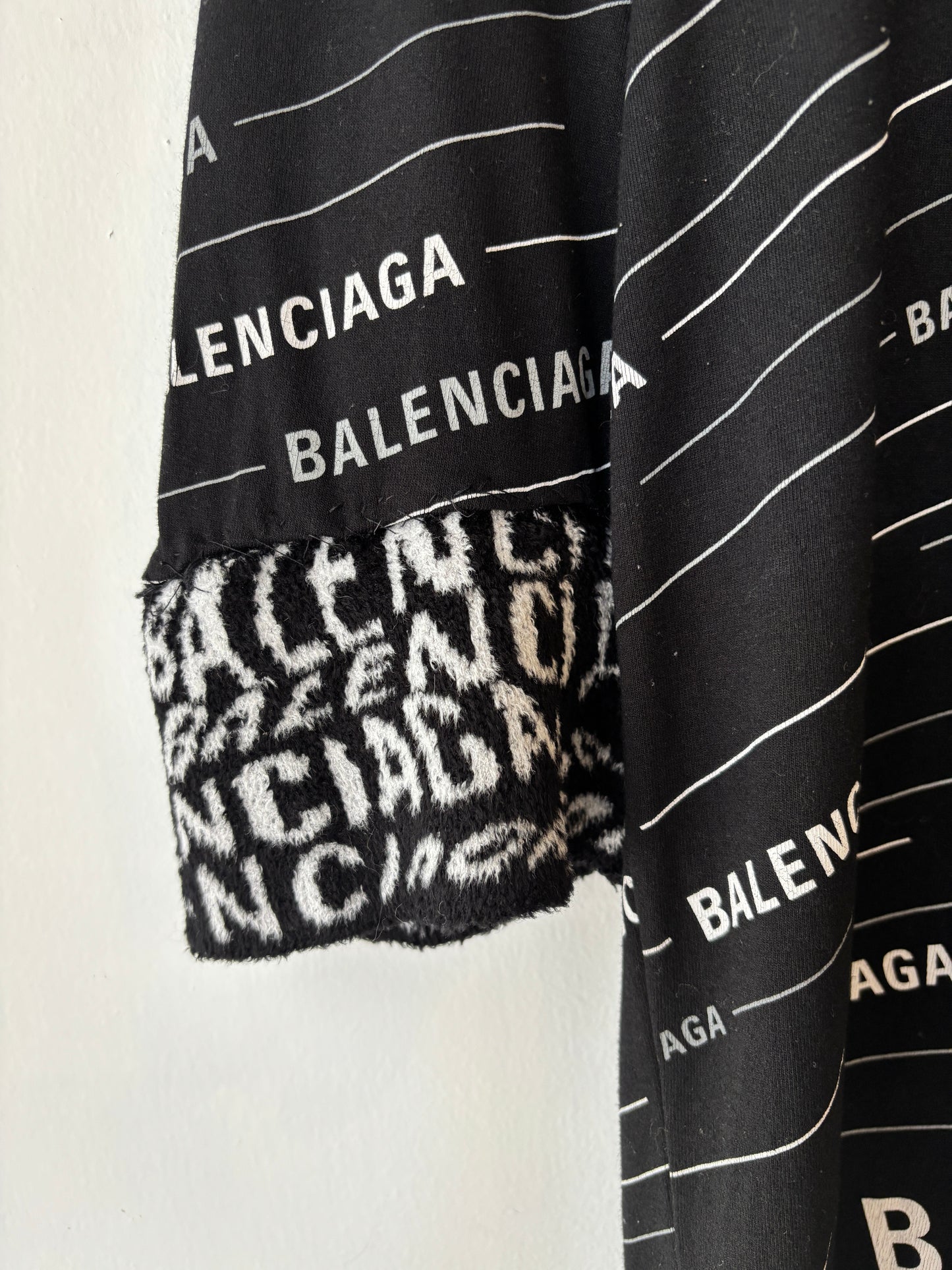 Balenciaga logo top ~ size M