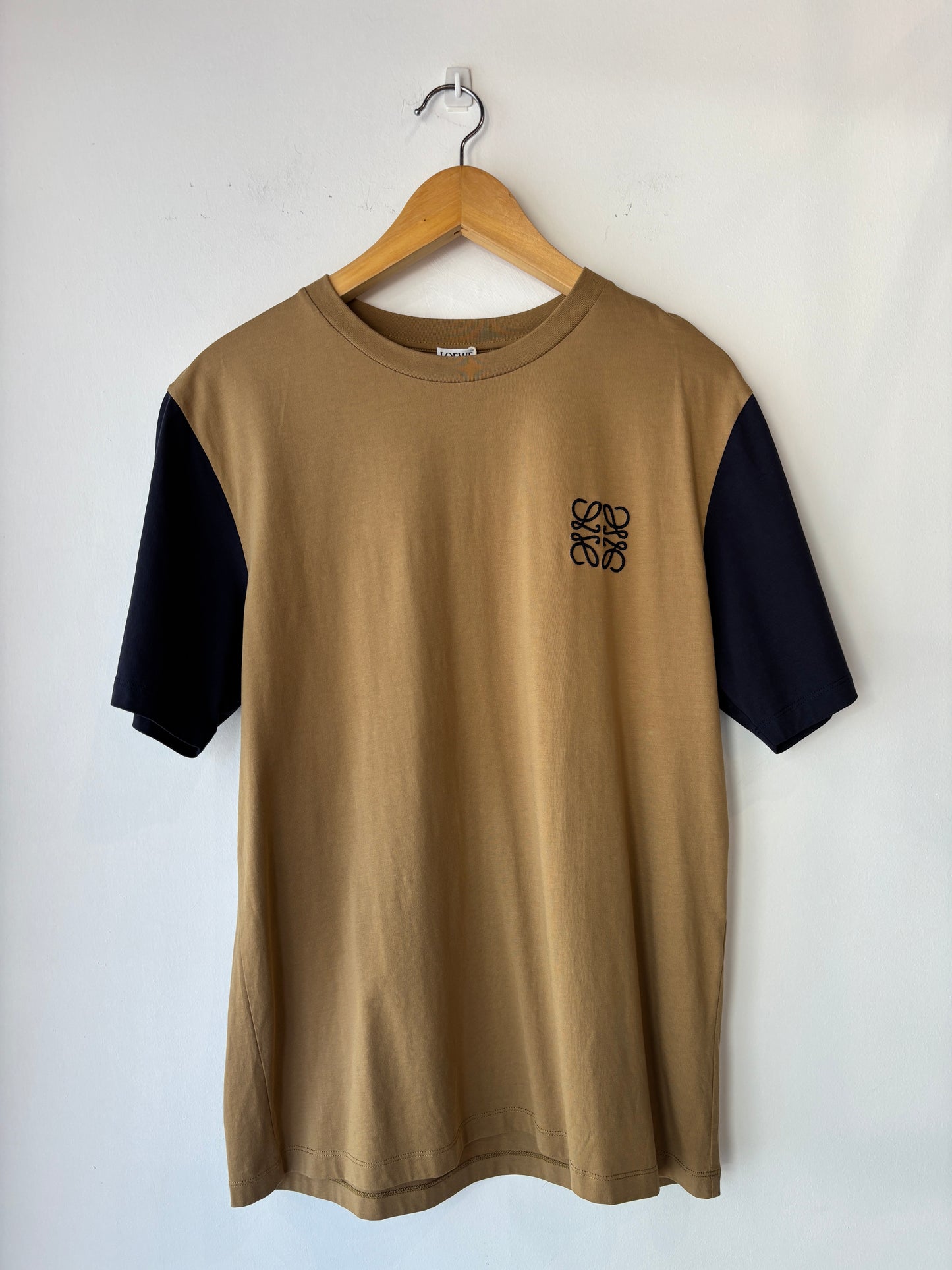 Loewe Logo Tshirt ~ size M