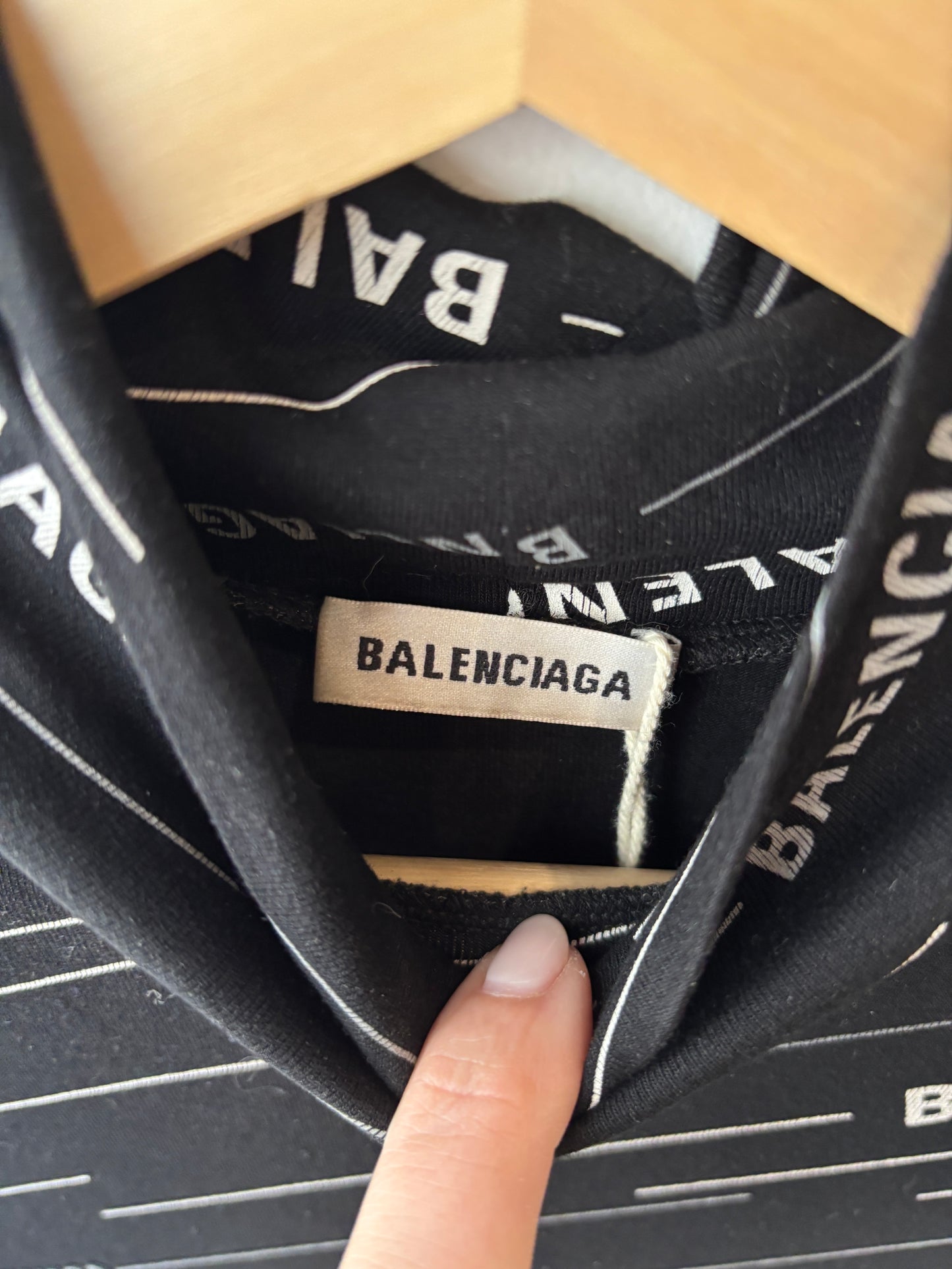 Balenciaga logo top ~ size M