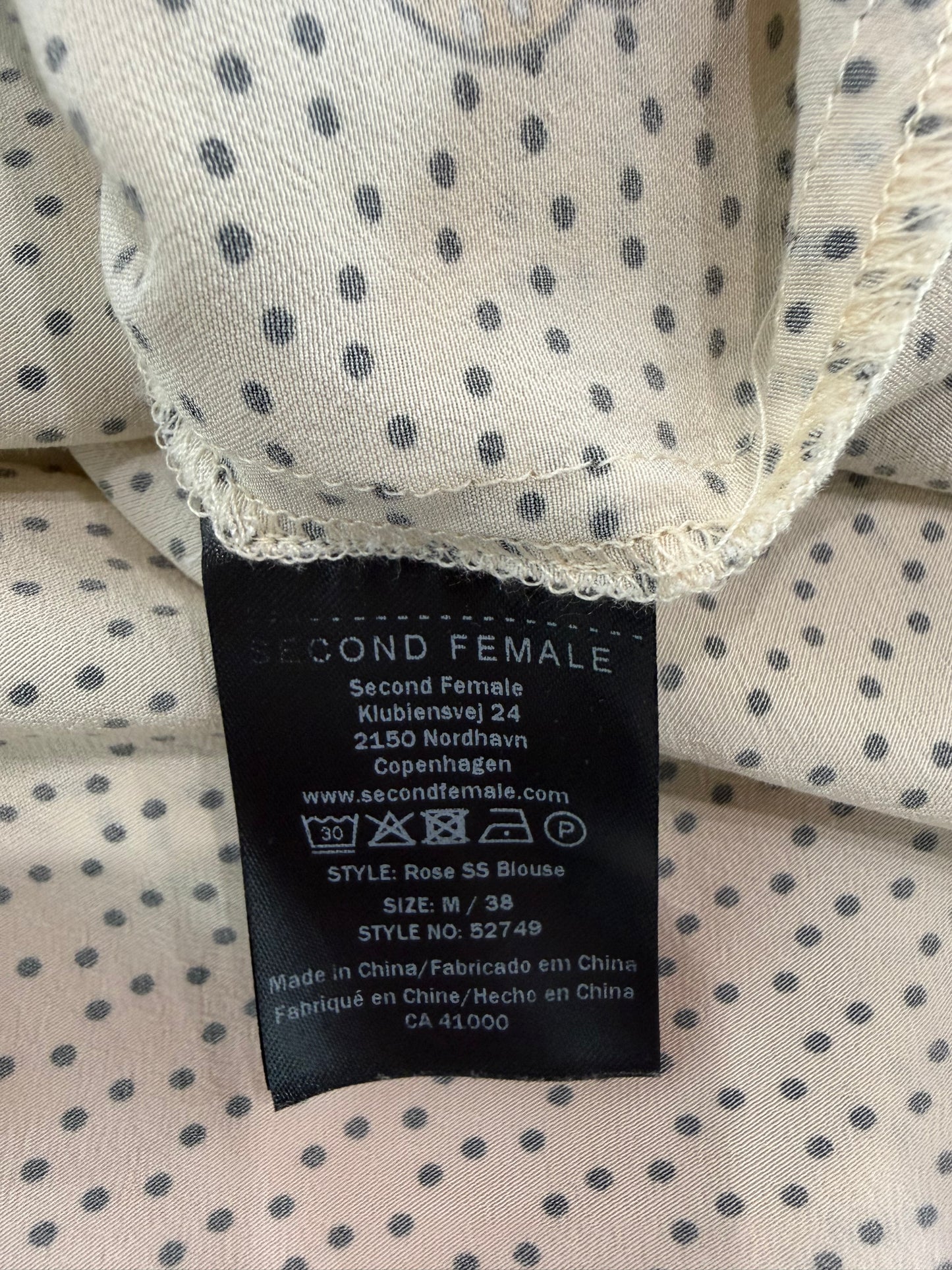 Second Female 'Rose' Top ~ size 38 (au 10)