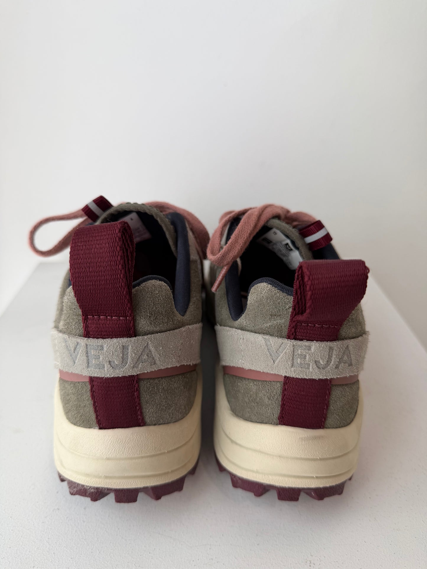 Veja 'Venturi' Sneakers ~ Size 39
