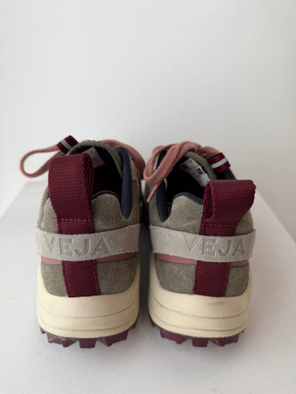 Veja 'Venturi' Sneakers ~ Size 39