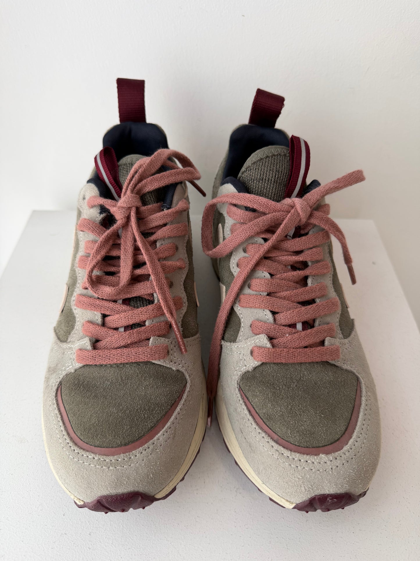 Veja 'Venturi' Sneakers ~ Size 39