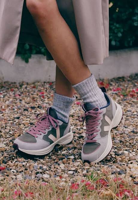 Veja 'Venturi' Sneakers ~ Size 39