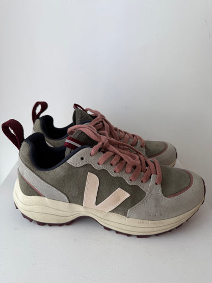 Veja 'Venturi' Sneakers ~ Size 39