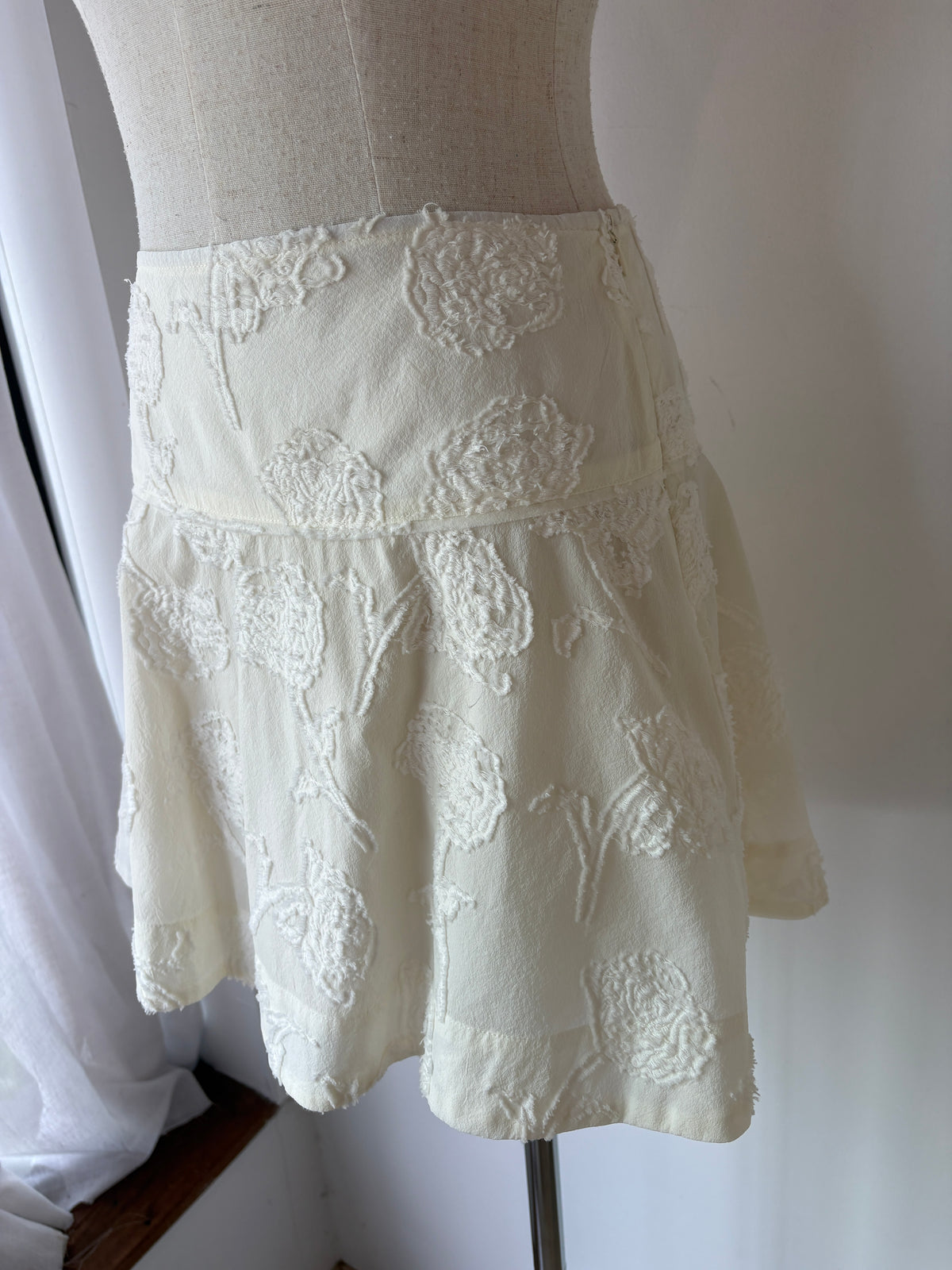 Dissh cream mini skirt ~ size 10