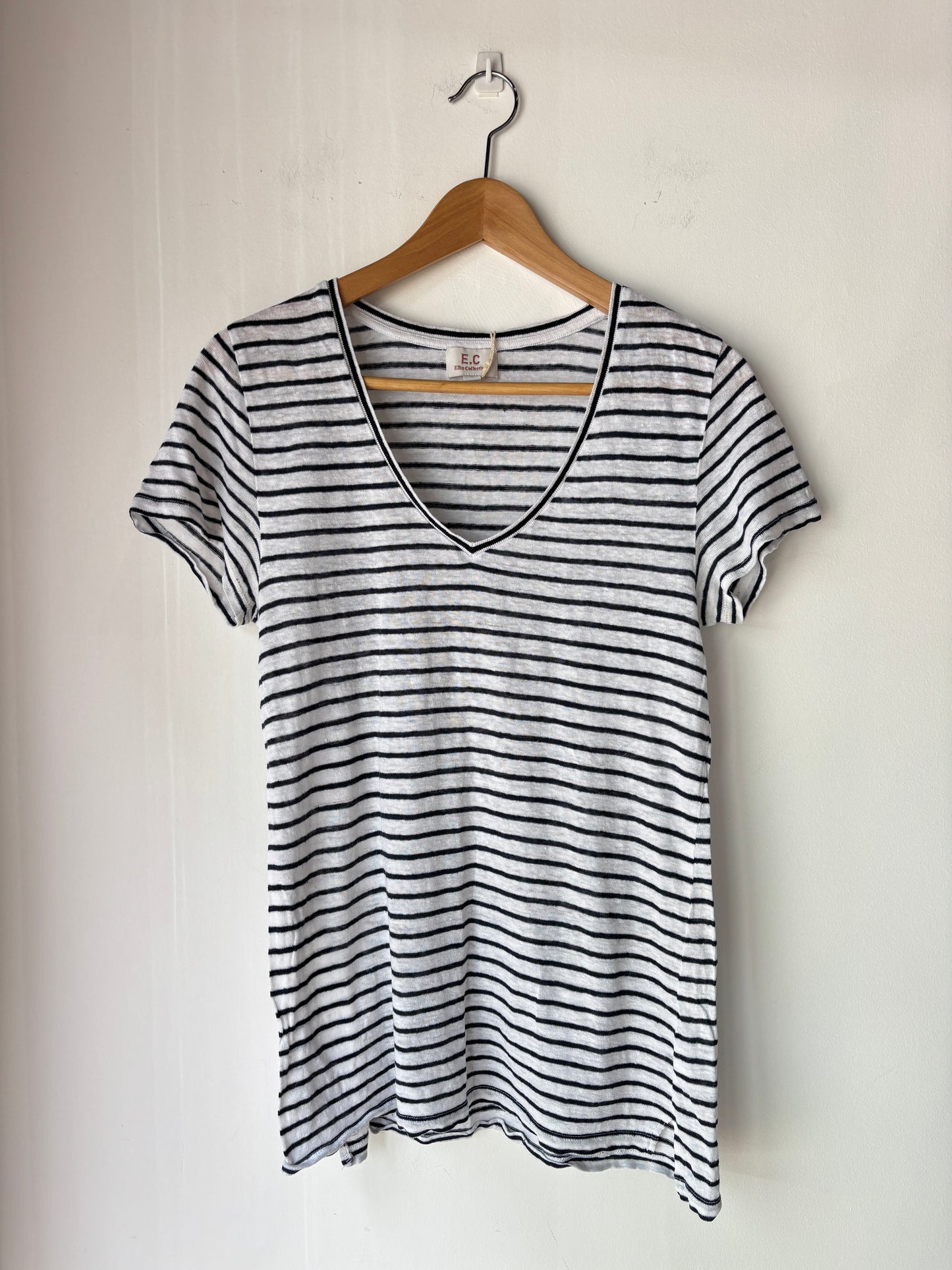 Elka Collective Tshirt ~ size 6