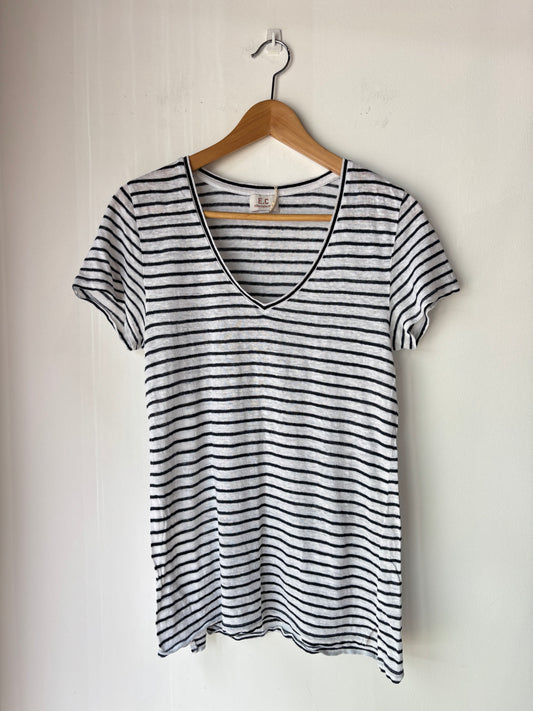 Elka Collective Tshirt ~ size 6