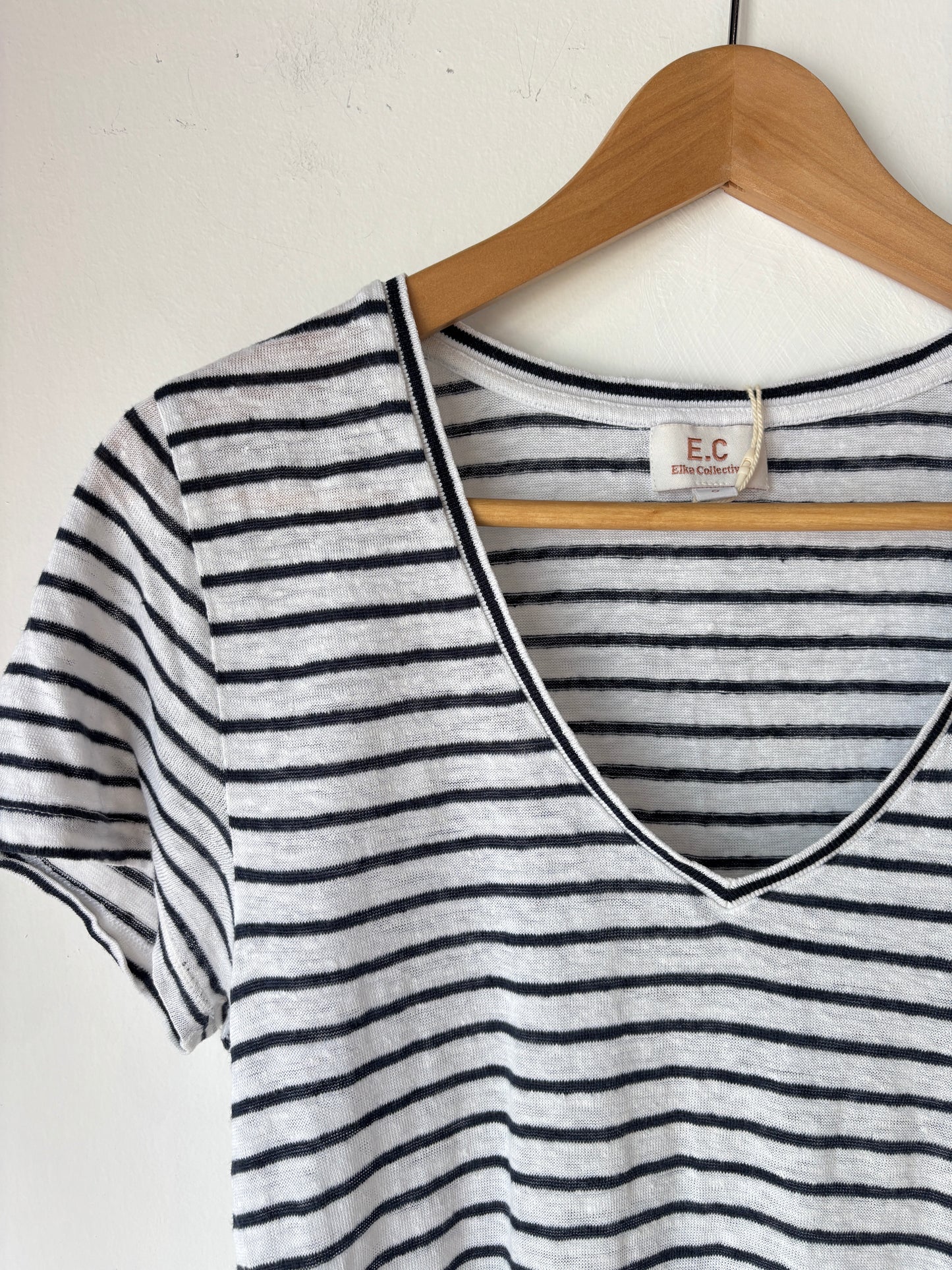 Elka Collective Tshirt ~ size 6