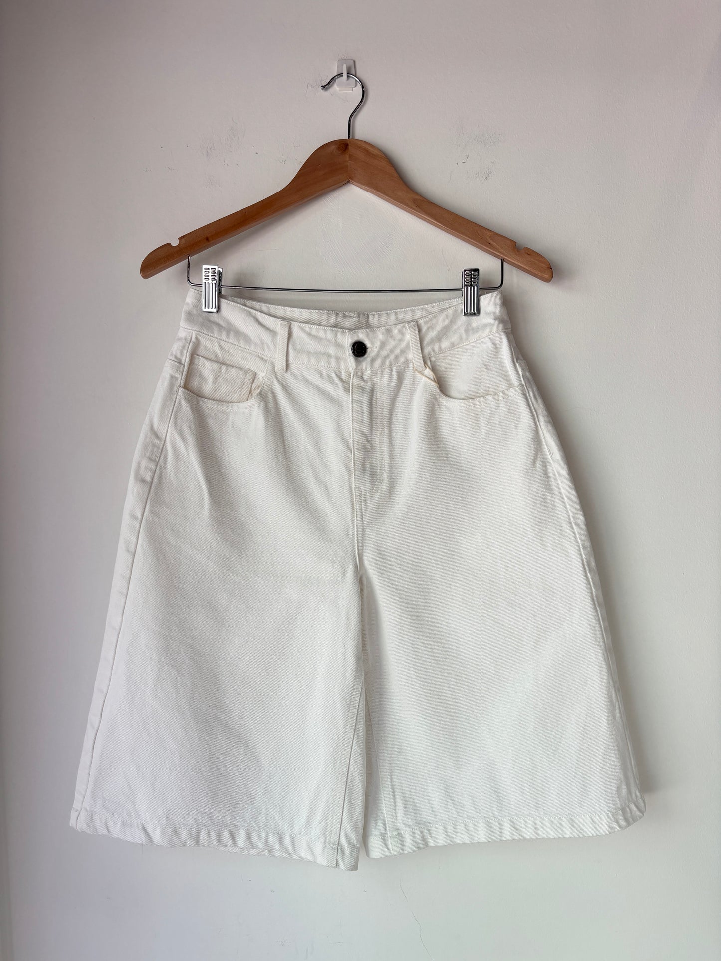 Blanca 'Velo' Shorts ~ size Medium