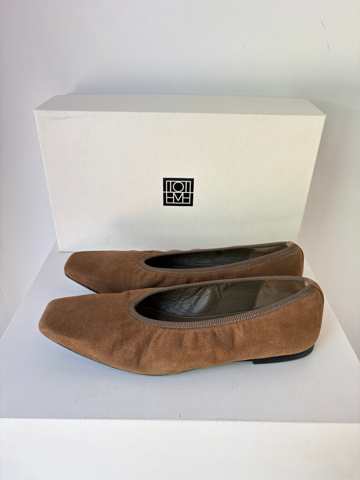 Toteme 'Minimalist Suede Ballerina' Flats ~ size 39