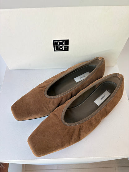 Toteme 'Minimalist Suede Ballerina' Flats ~ size 39