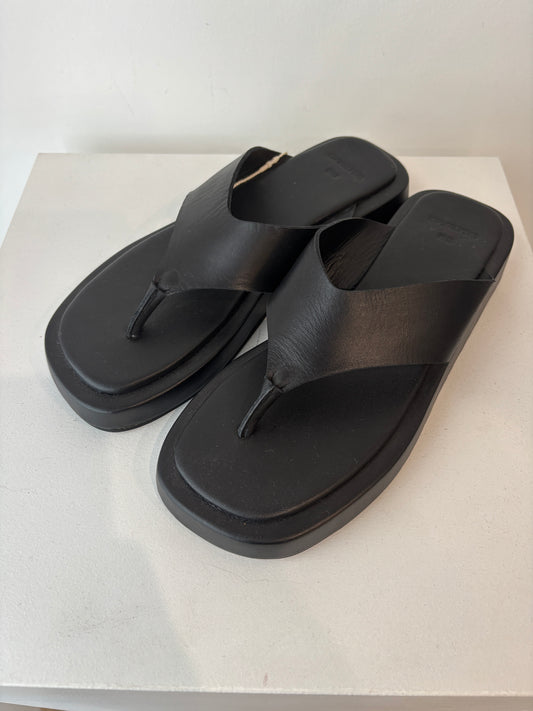 Bali Tailor ‘Ellery’ Thongs ~ size 39