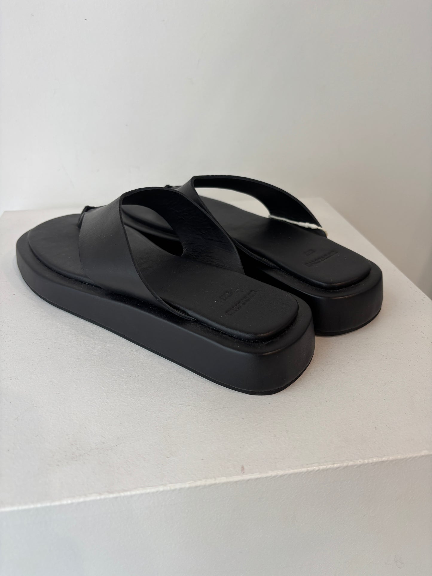 Bali Tailor ‘Ellery’ Thongs ~ size 39