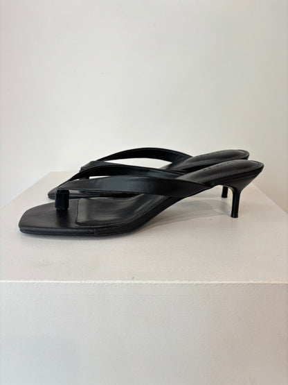 LA Tribe 'Thong' Heel ~ size 41