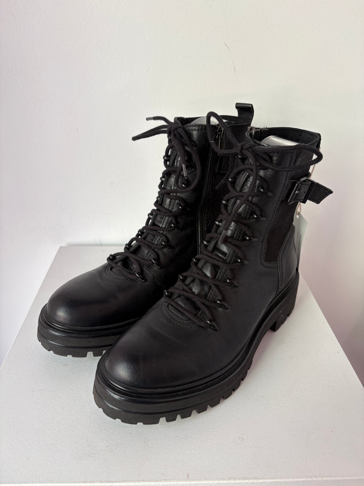 Sempre Di Boots ~ size 39