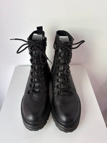 Sempre Di Boots ~ size 39