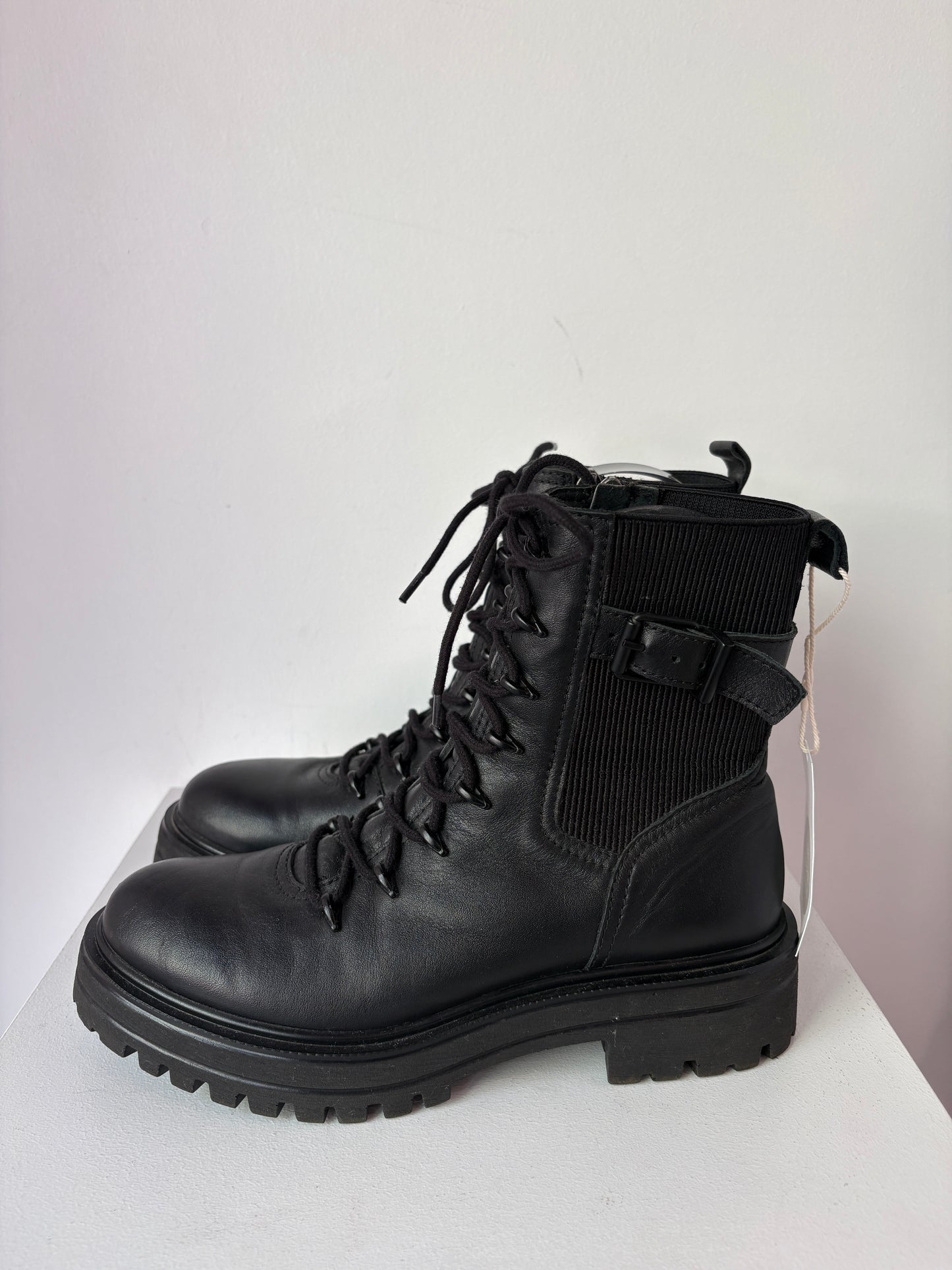 Sempre Di Boots ~ size 39
