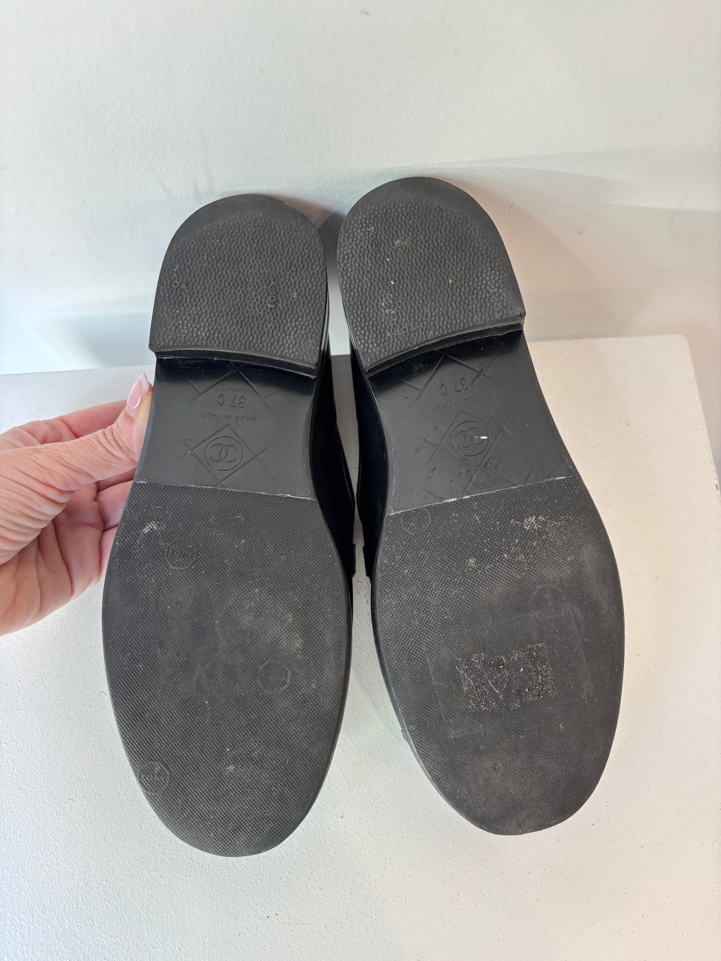 Chanel 'CC Turnlock' loafers ~ size 37