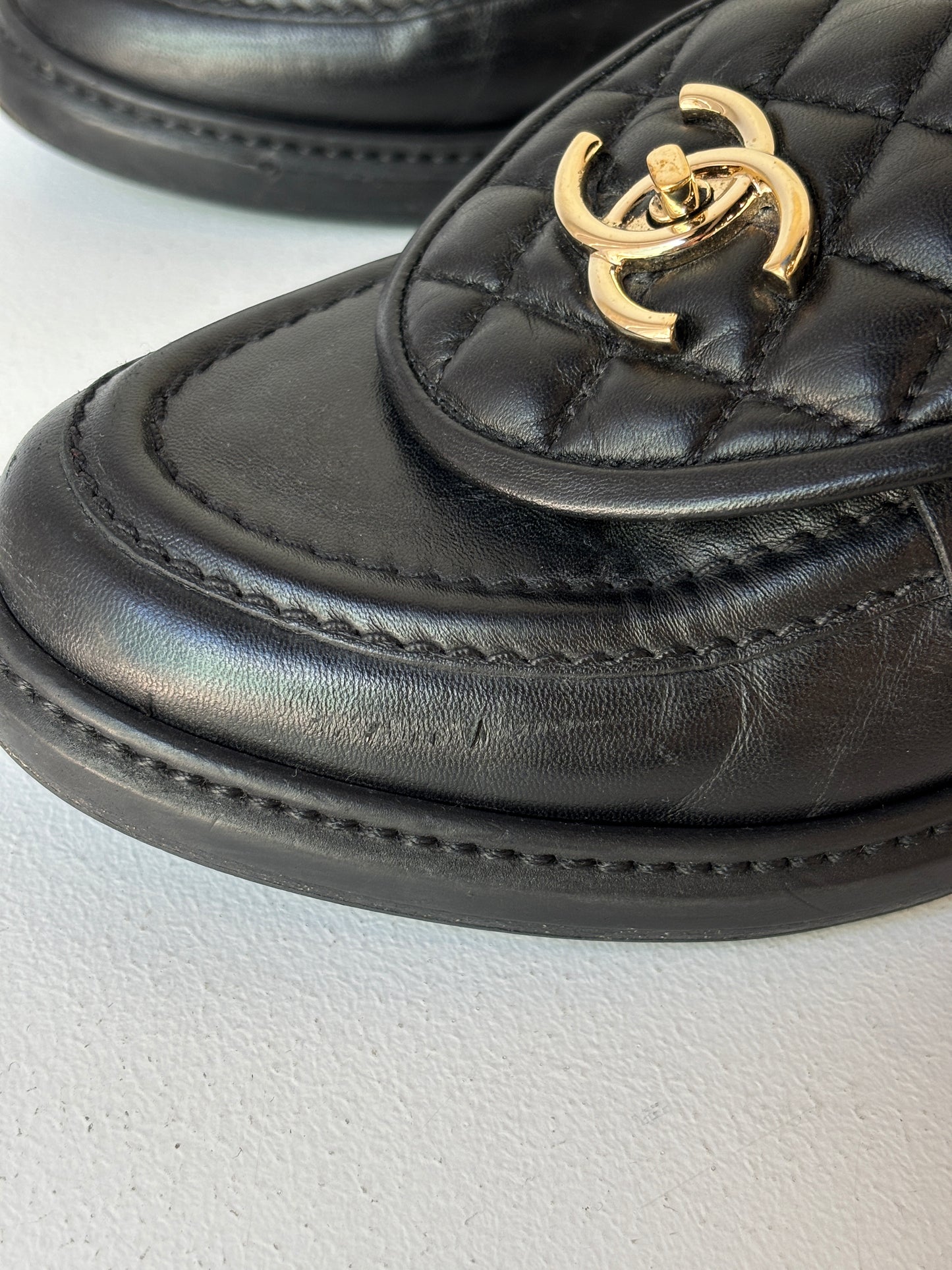 Chanel 'CC Turnlock' loafers ~ size 37