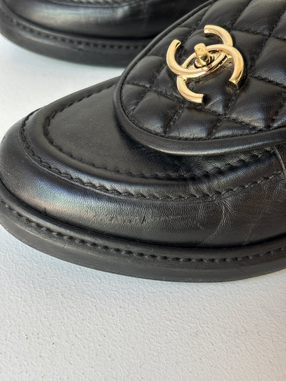 Chanel 'CC Turnlock' loafers ~ size 37