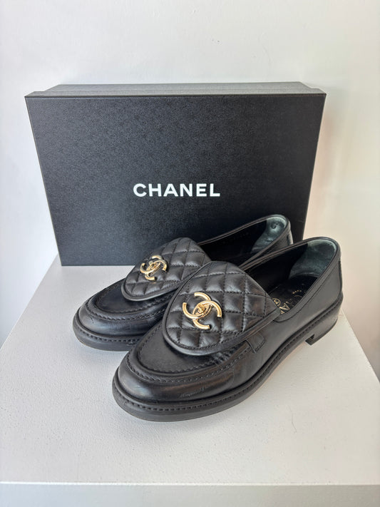Chanel 'CC Turnlock' loafers ~ size 37