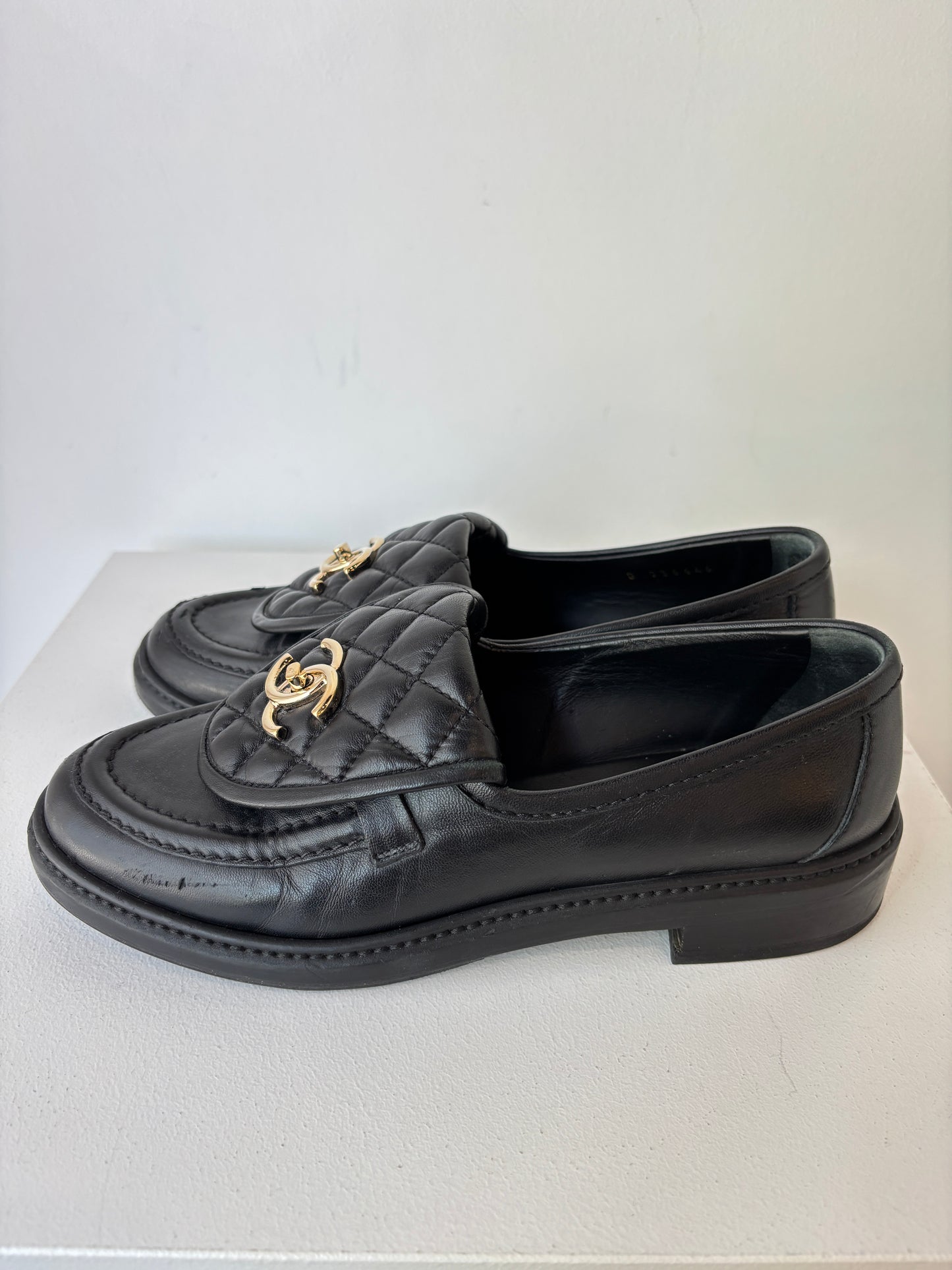 Chanel 'CC Turnlock' loafers ~ size 37