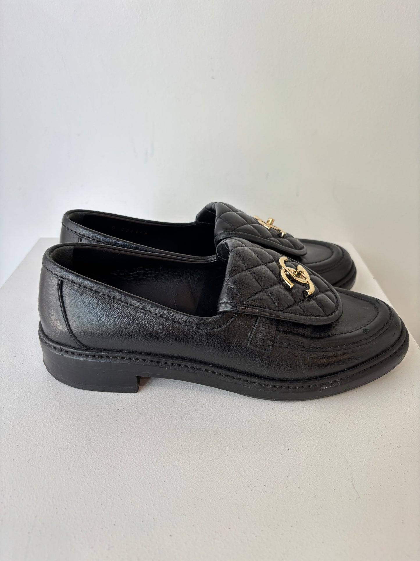 Chanel 'CC Turnlock' loafers ~ size 37