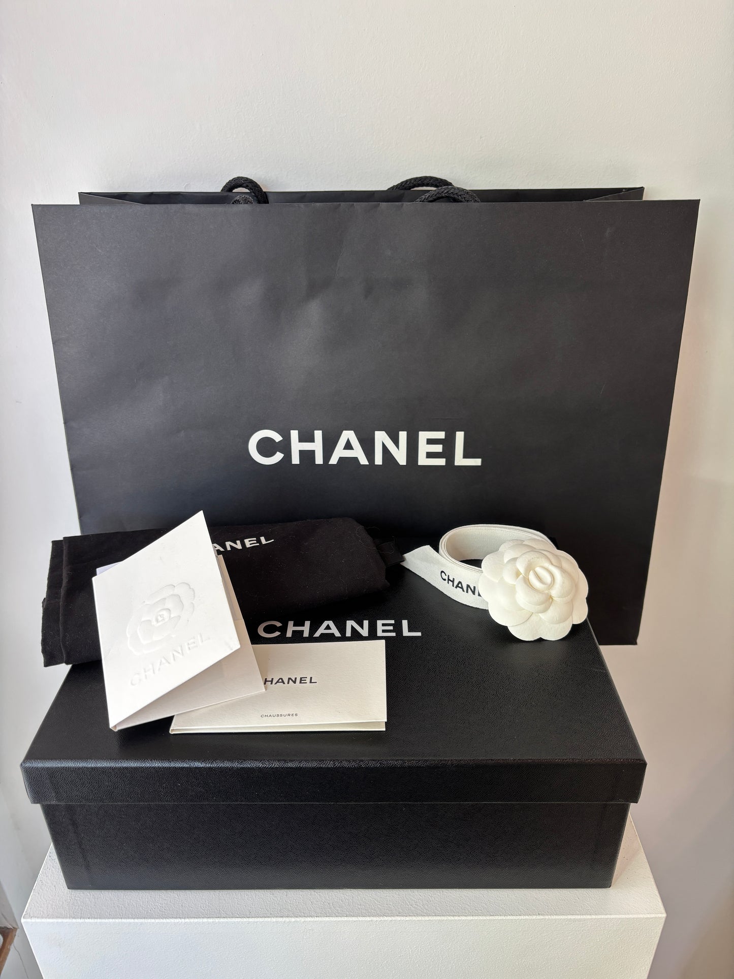 Chanel 'CC Turnlock' loafers ~ size 37
