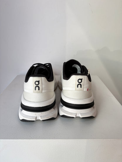 On Cloud 'Cloudpulse Pro' Sneakers ~ Size 39