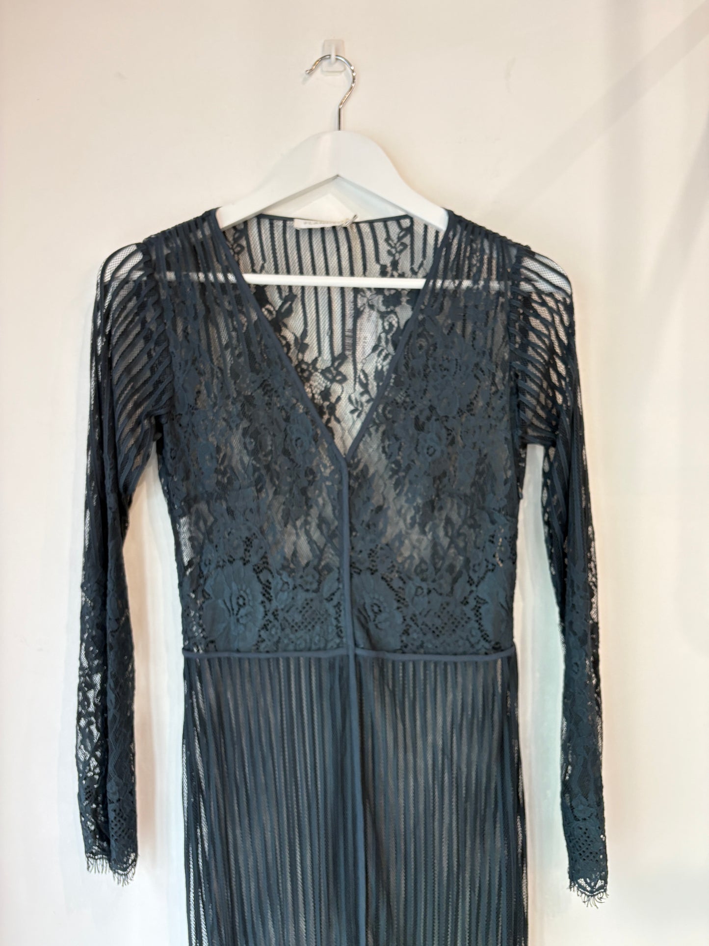Flannel Lace Gown ~ sz 2 (au 10)