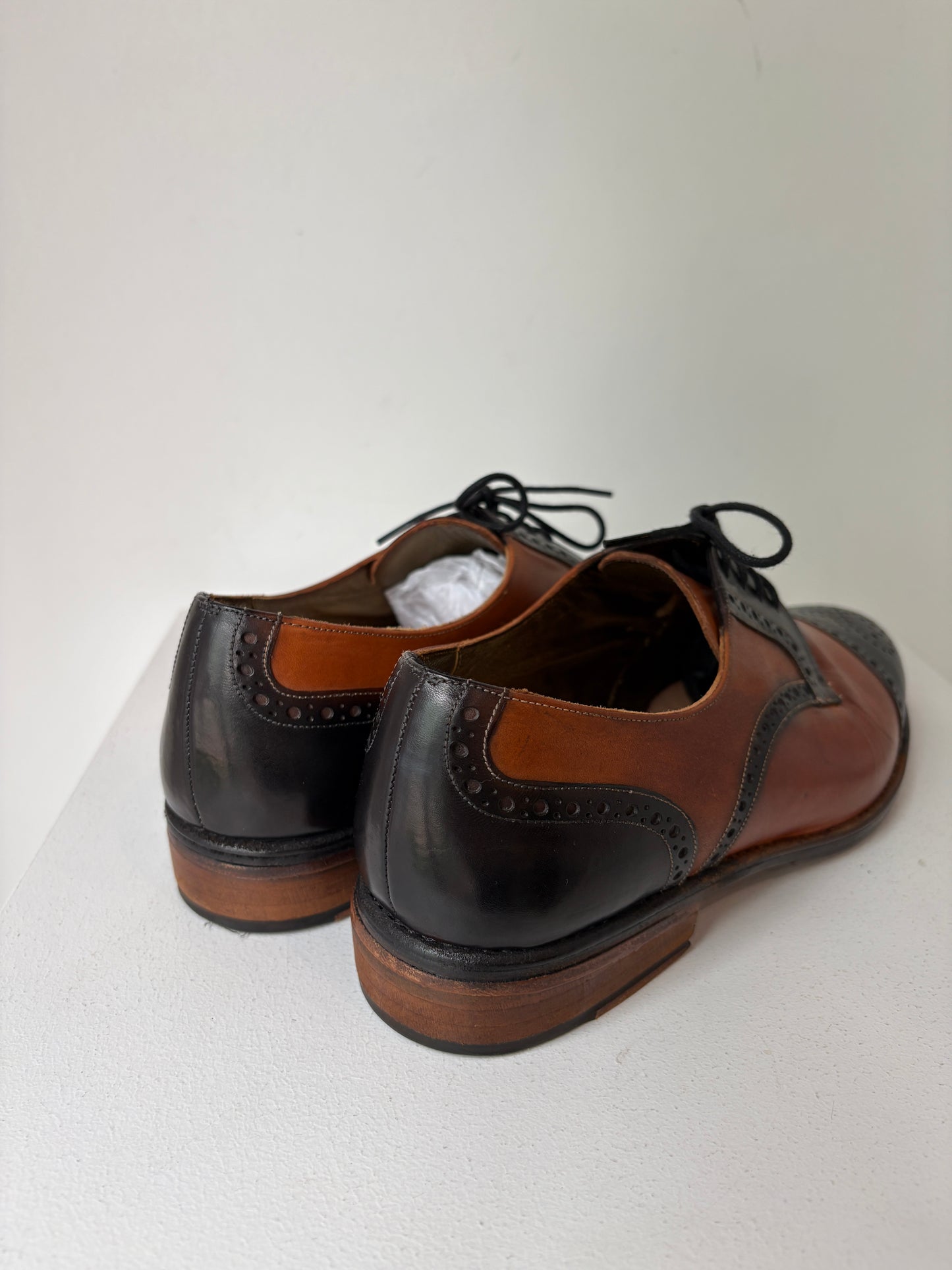 Munoz Vrandecic Brogues ~ size 39