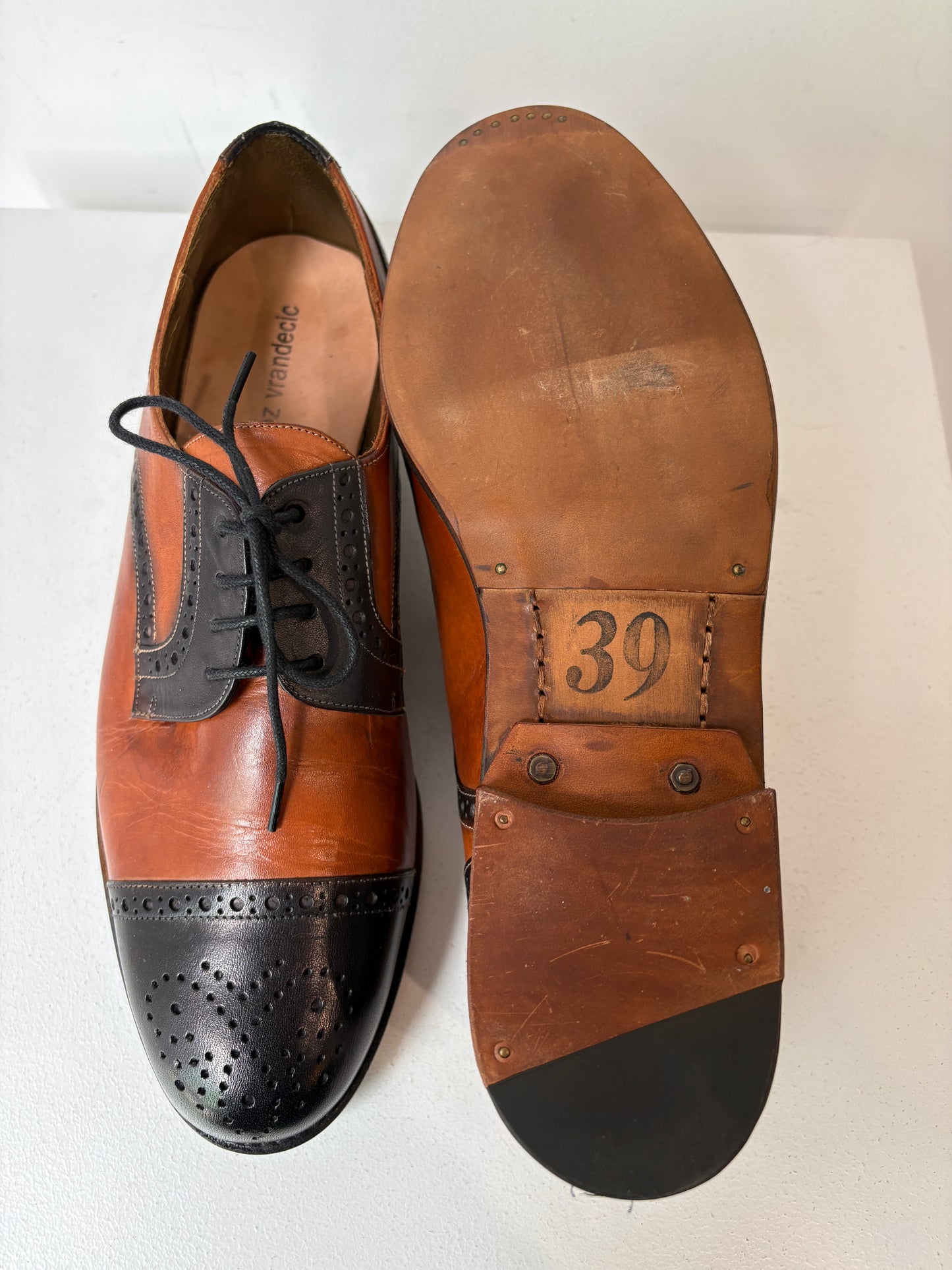 Munoz Vrandecic Brogues ~ size 39
