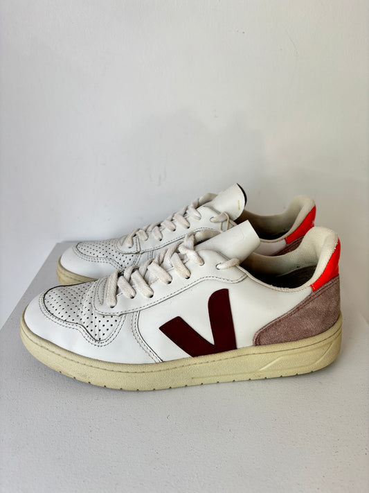 Veja V-10 sneakers ~ sz 39
