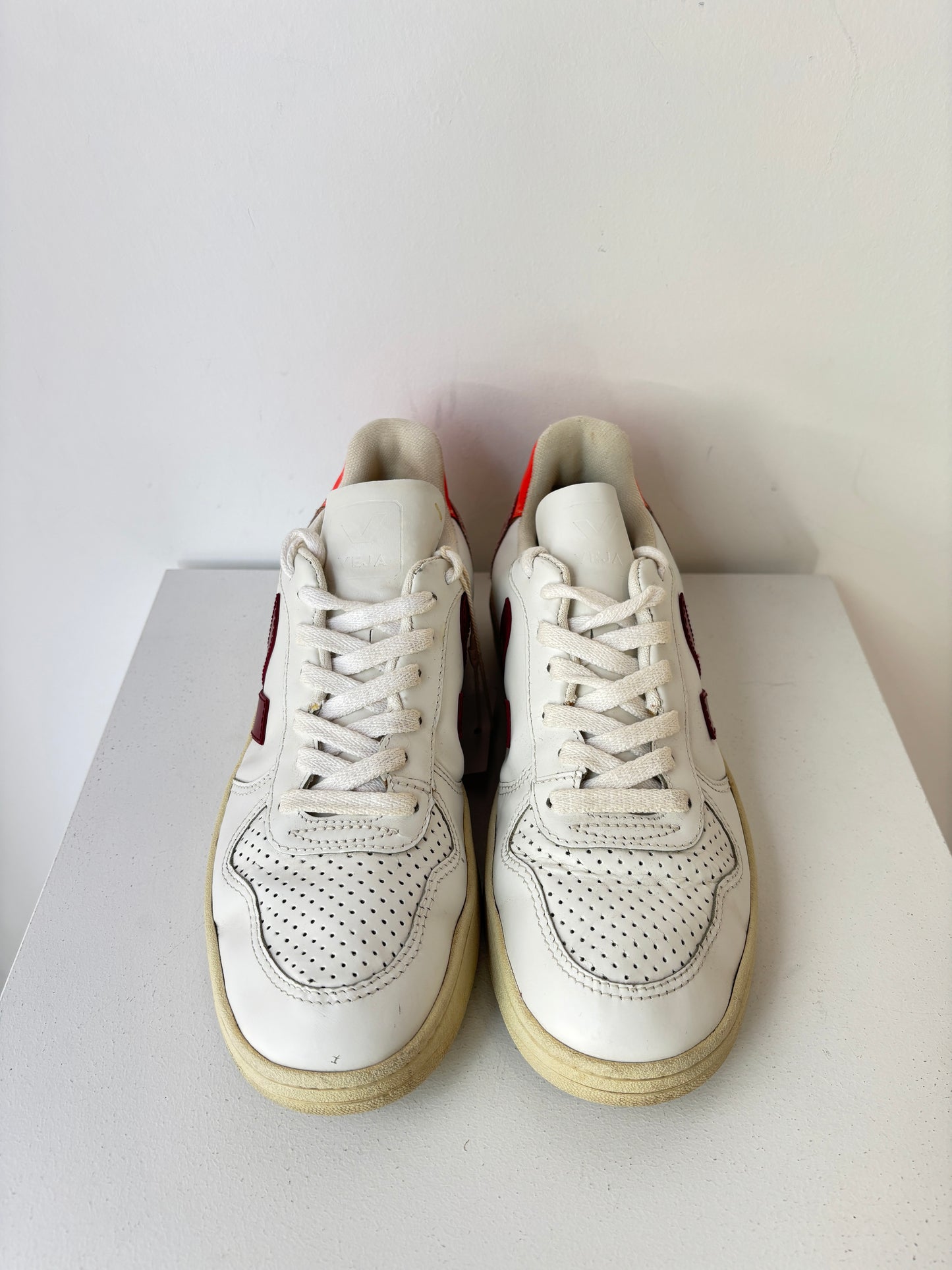 Veja V-10 sneakers ~ sz 39