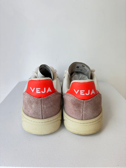 Veja V-10 sneakers ~ sz 39