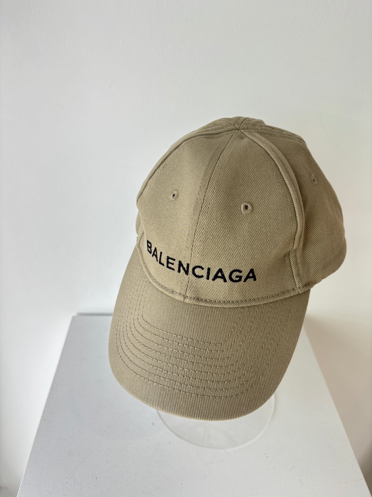 Balenciaga beige logo cap