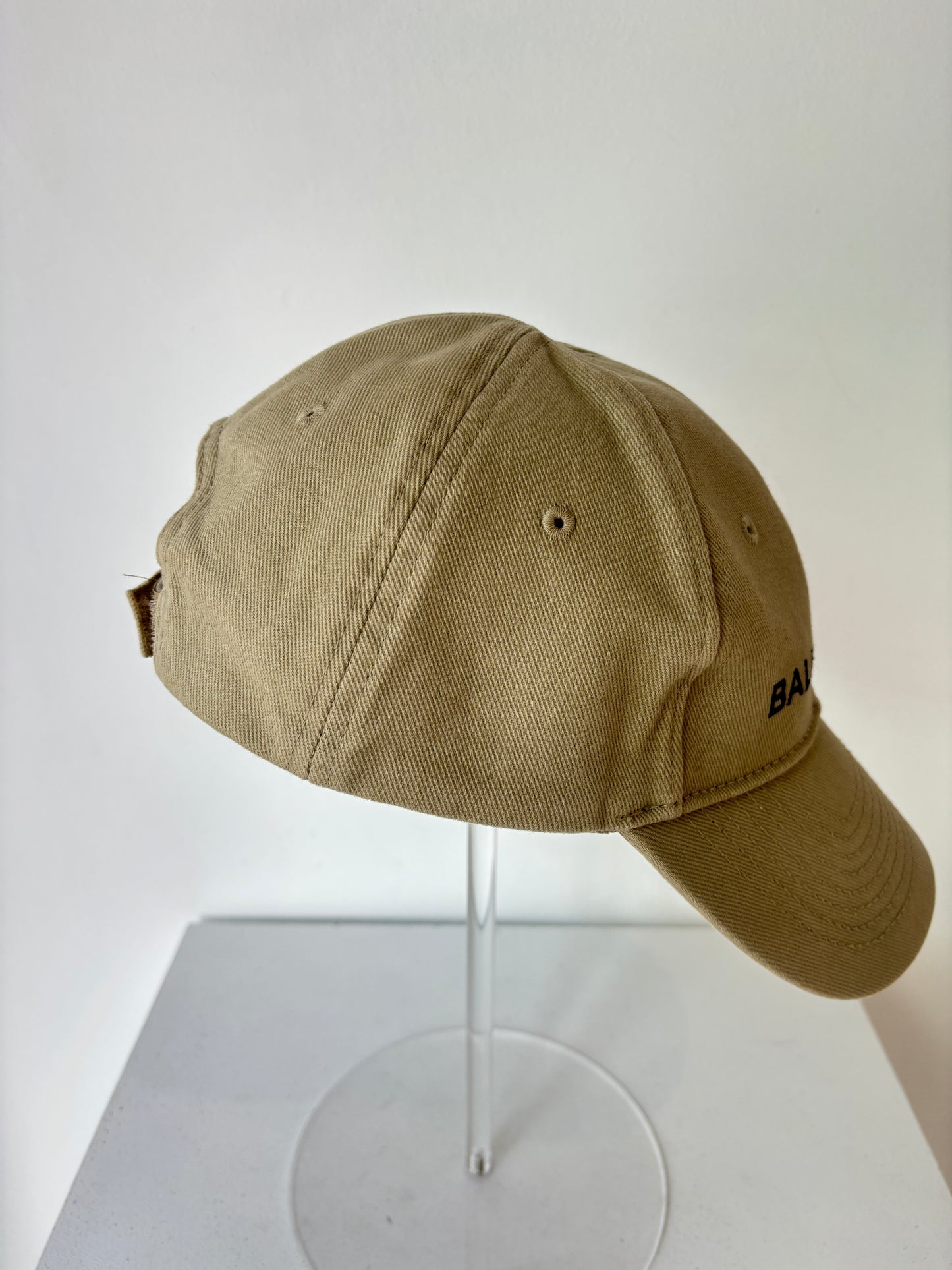 Balenciaga beige logo cap